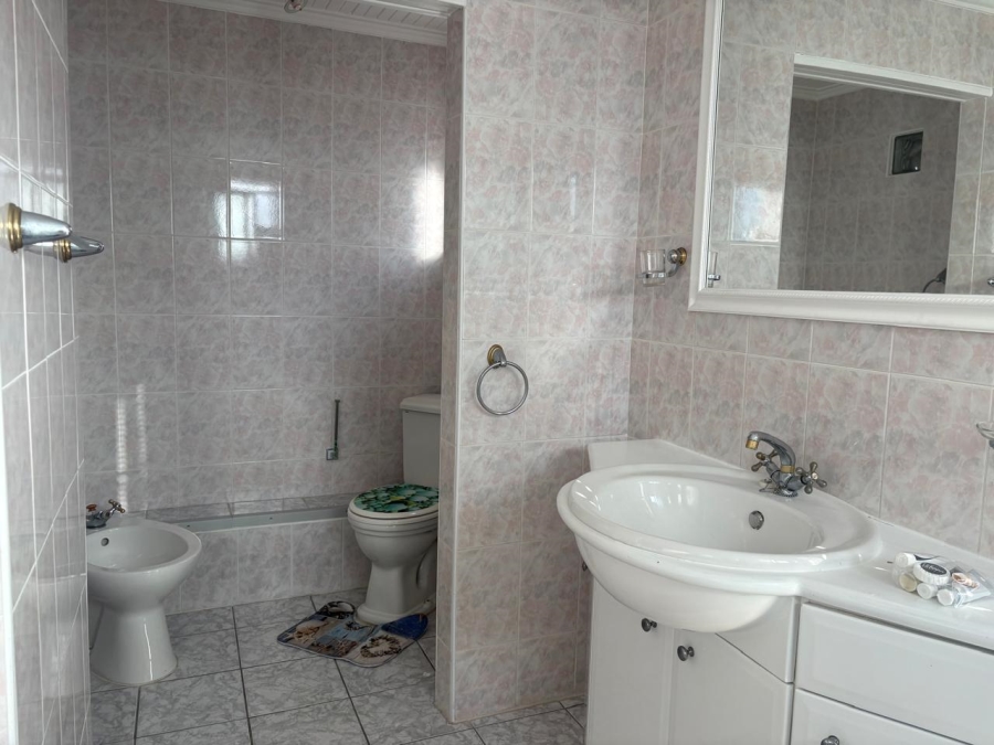 To Let 1 Bedroom Property for Rent in Fish Hoek Western Cape